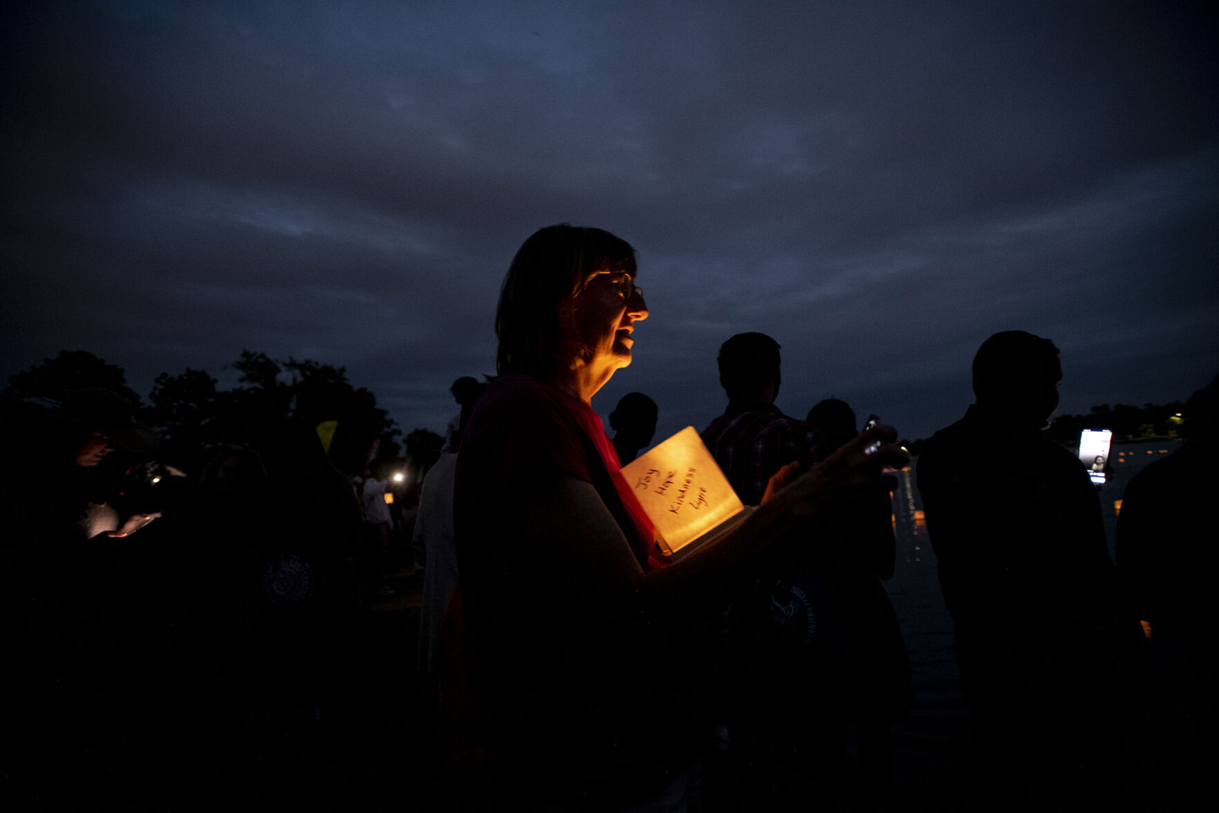 071221-news-waternlantern 03.jpg